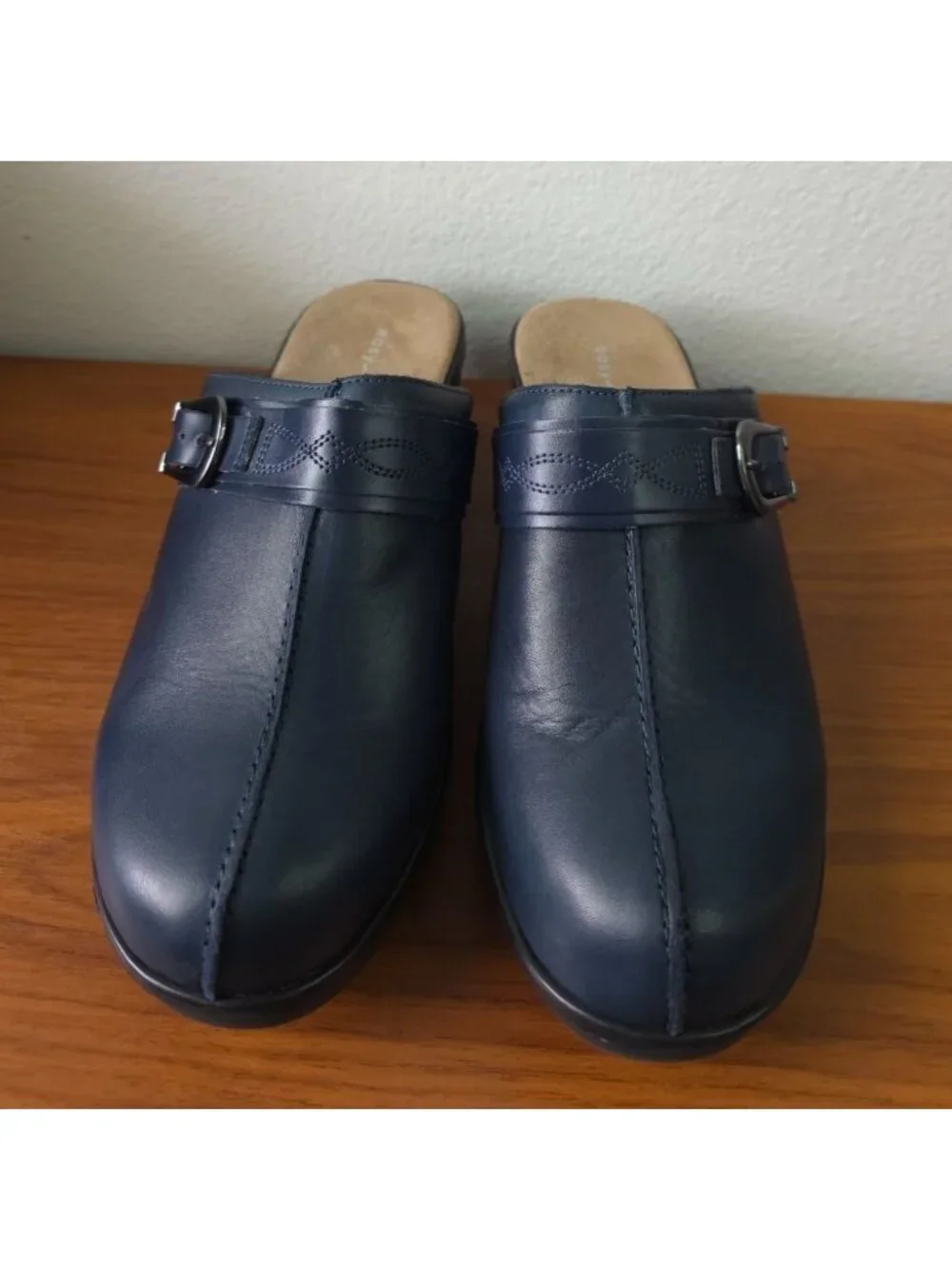Easy Spirit PINE Navy Blue Leather Buckle Slip-On Clogs Mules Womens Sz 9.5 WW - Picture 2 of 8